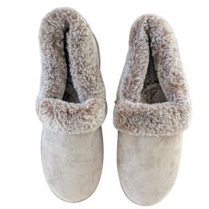 Sketchers size 9 faux fur-lined slippers worn very little